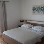 Apartment Toma Omis