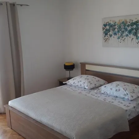 Apartment Toma Omis
