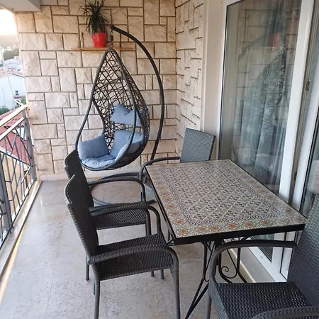 Apartment Toma Omis